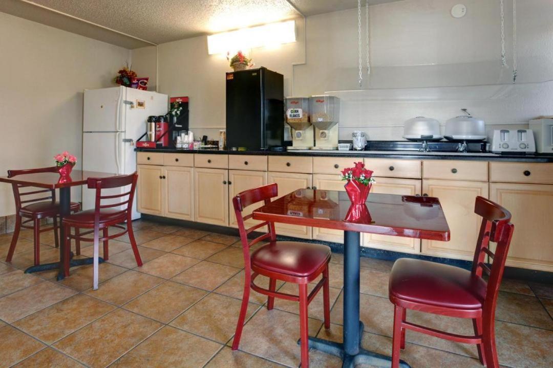Americas Best Value Inn Алачуа Экстерьер фото